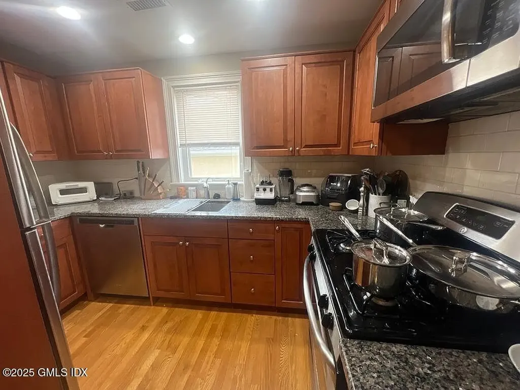 16 Charles Street Greenwich CT 06830