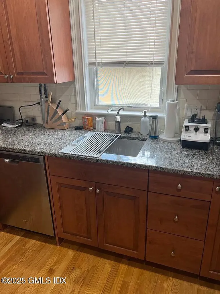 16 Charles Street Greenwich CT 06830