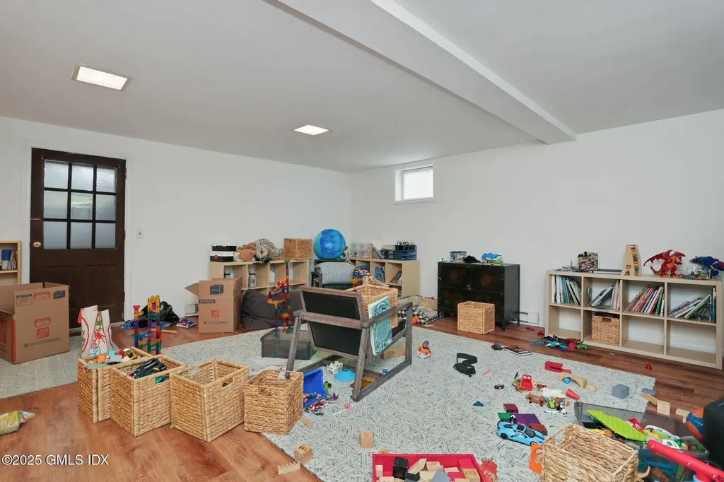 61 Laddins Rock Road Old Greenwich CT 06870