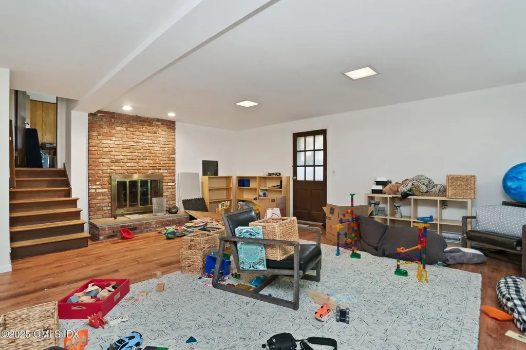 61 Laddins Rock Road Old Greenwich CT 06870