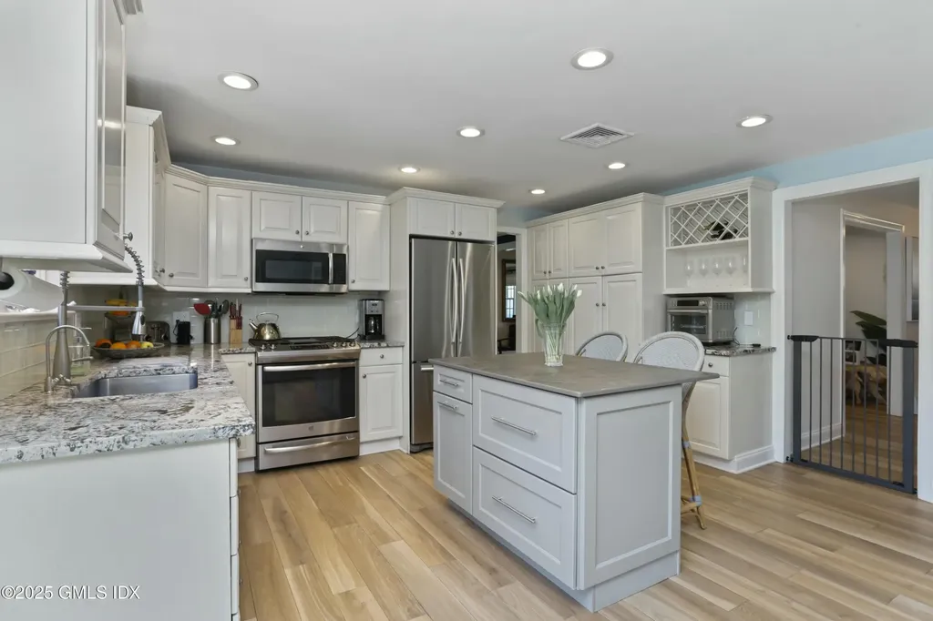 38 Split Timber Place Riverside CT 06878