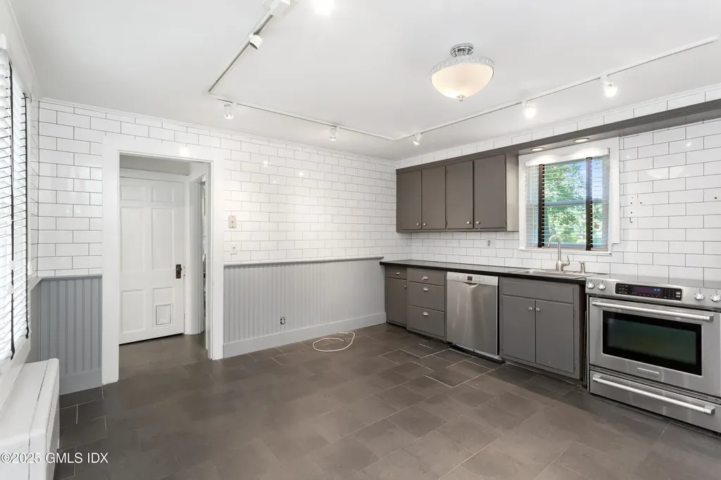 33 Parsonage Road Greenwich CT 06830