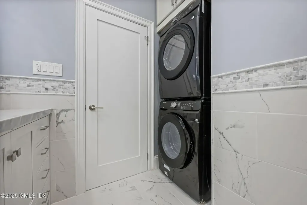 17 Nutmeg Drive Greenwich CT 06831