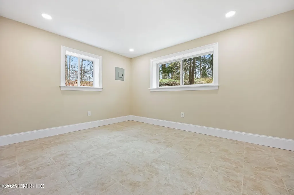 17 Nutmeg Drive Greenwich CT 06831