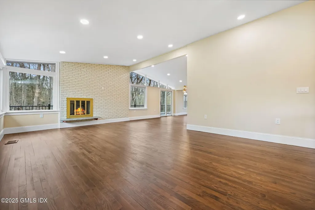 17 Nutmeg Drive Greenwich CT 06831