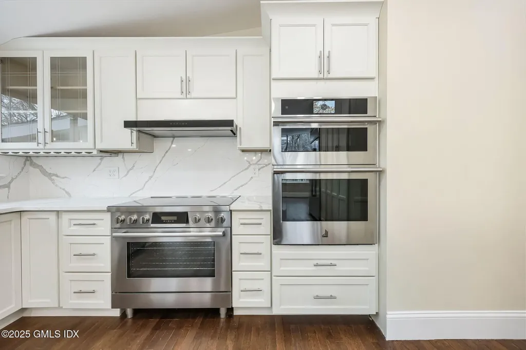 17 Nutmeg Drive Greenwich CT 06831