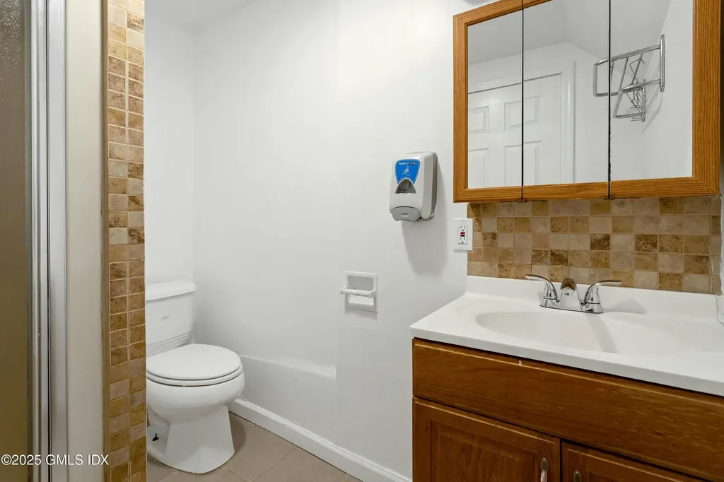 171 1/2 Henry Street Greenwich CT 06830