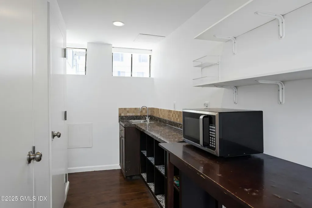 171 1/2 Henry Street Greenwich CT 06830