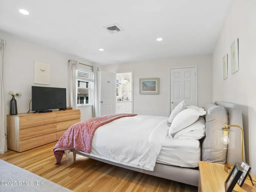 6 Coventry Lane Riverside CT 06878