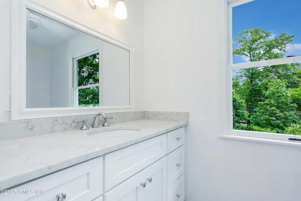 6 Coventry Lane Riverside CT 06878