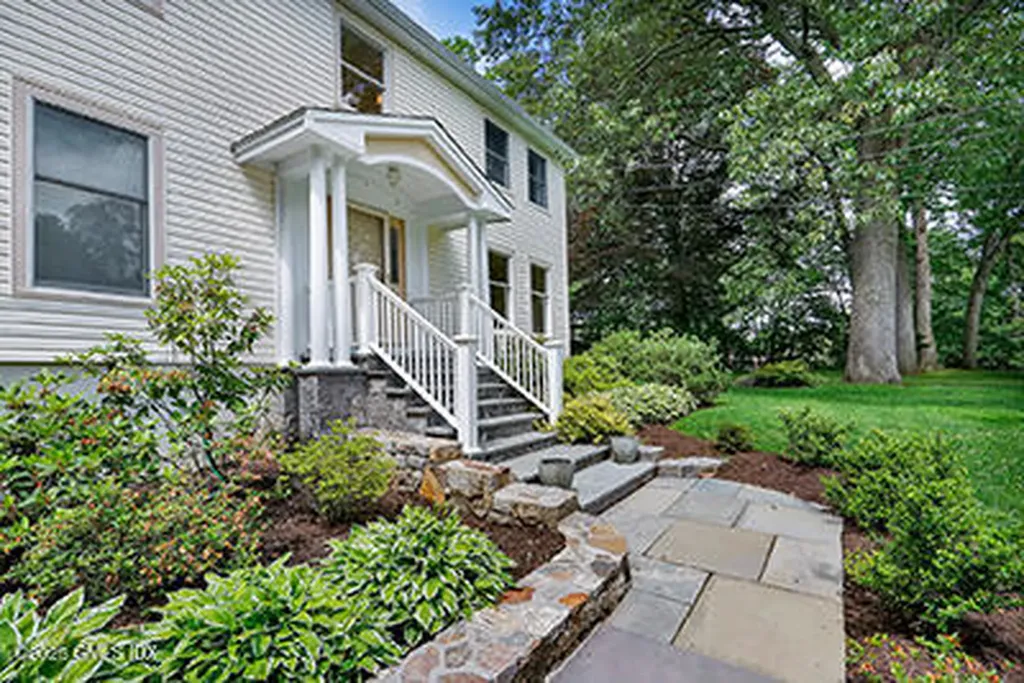 6 Coventry Lane Riverside CT 06878