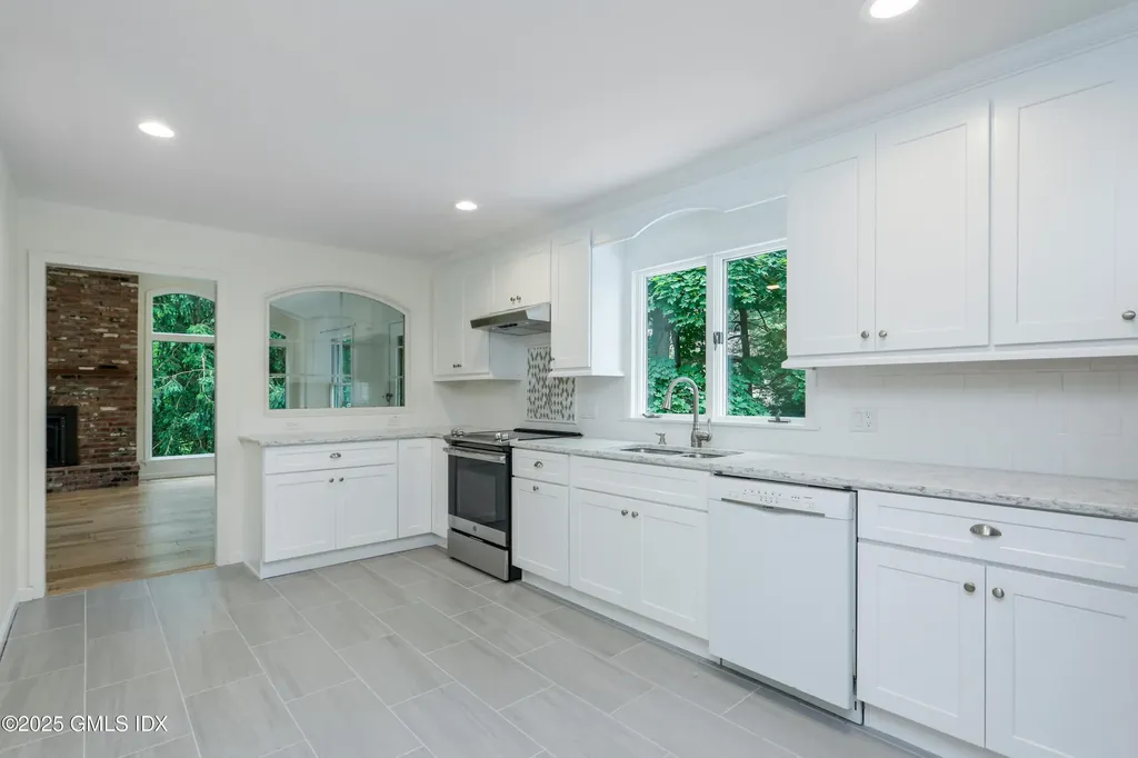 6 Coventry Lane Riverside CT 06878