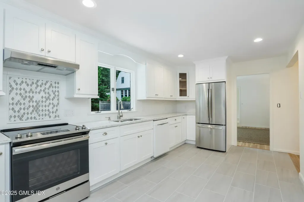 6 Coventry Lane Riverside CT 06878