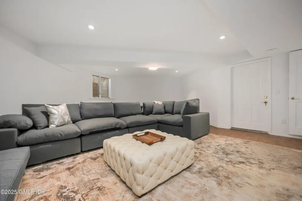 21 Calhoun Drive Greenwich CT 06831