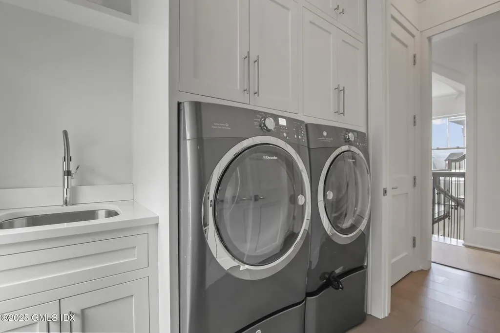 2 Oneida Drive Greenwich CT 06830