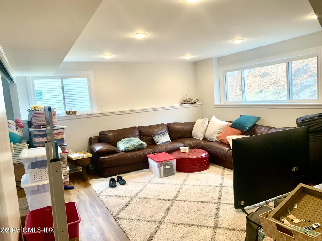 67 Florence Road Riverside CT 06878