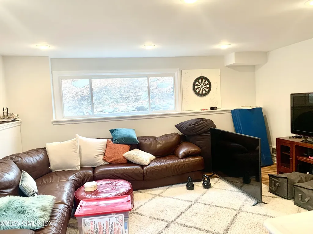 67 Florence Road Riverside CT 06878