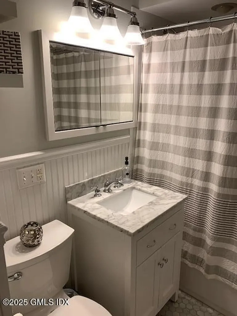 8 Perry Place Riverside CT 06878