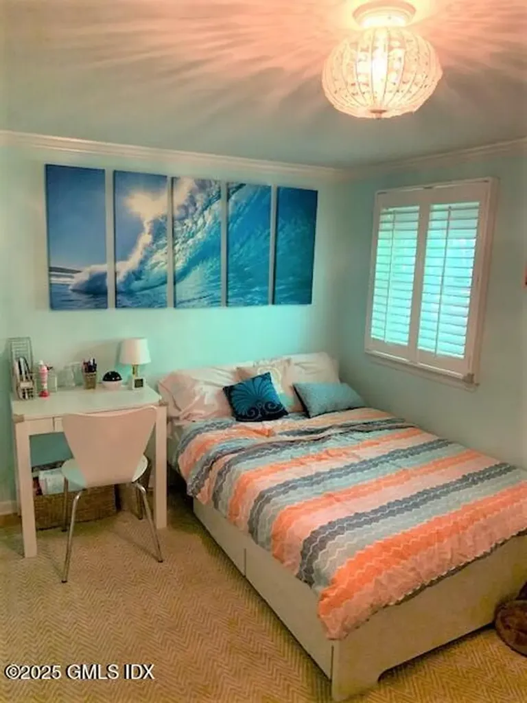 8 Perry Place Riverside CT 06878