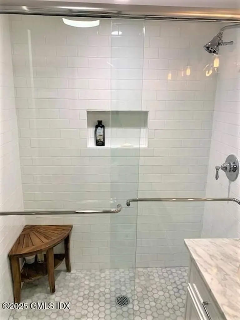 8 Perry Place Riverside CT 06878