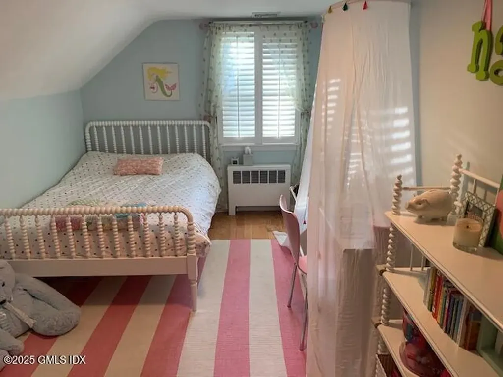 8 Perry Place Riverside CT 06878