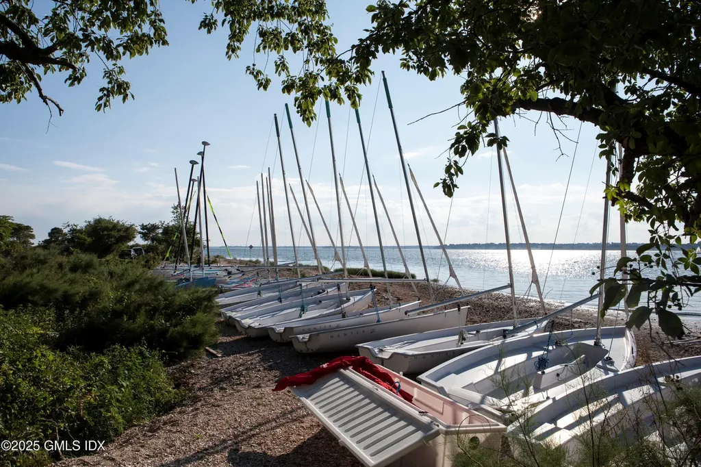 8 Perry Place Riverside CT 06878