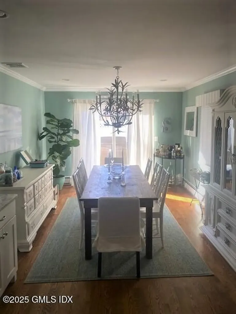 8 Perry Place Riverside CT 06878