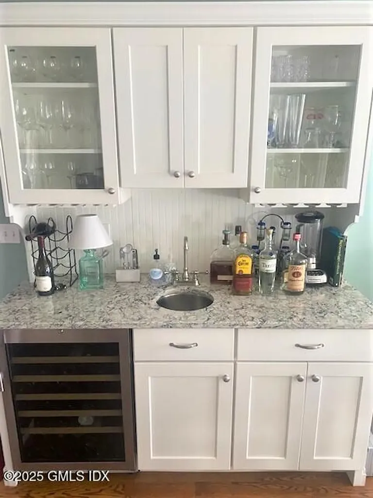 8 Perry Place Riverside CT 06878