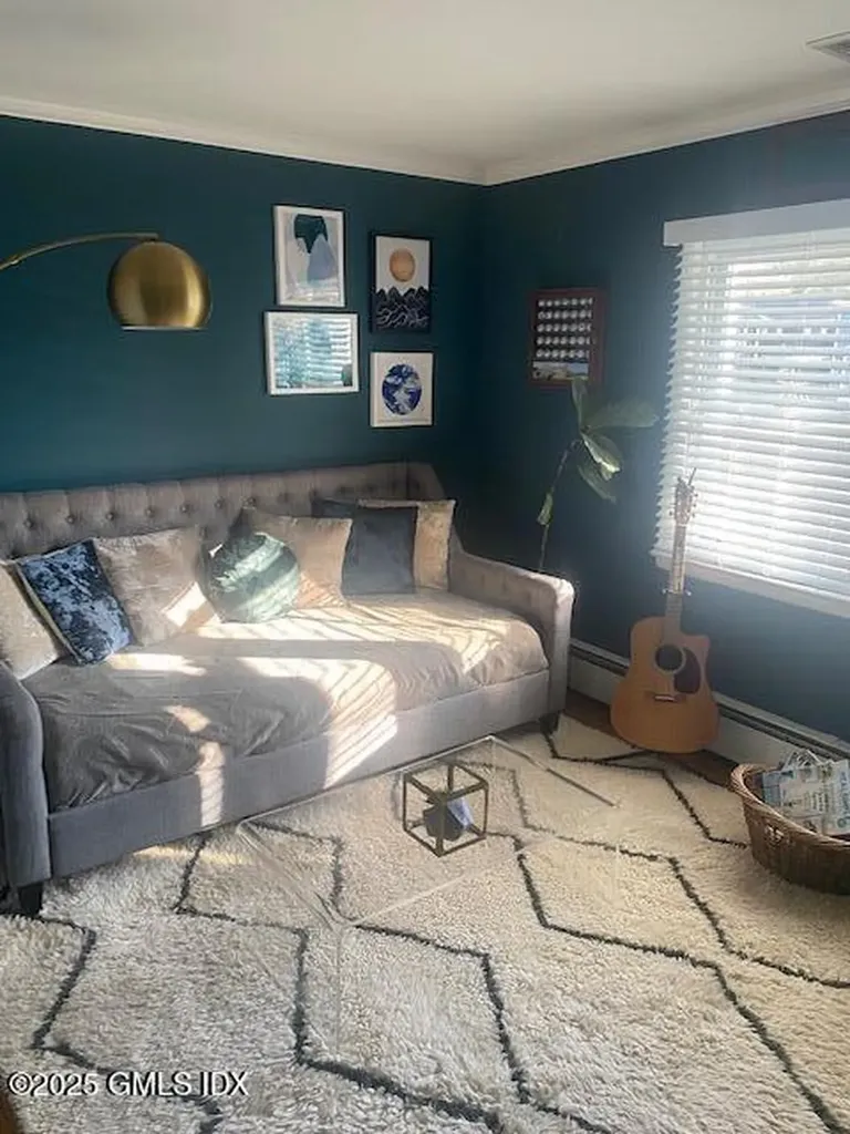 8 Perry Place Riverside CT 06878