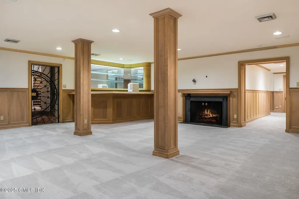 33 Meadow Wood Drive Greenwich CT 06830