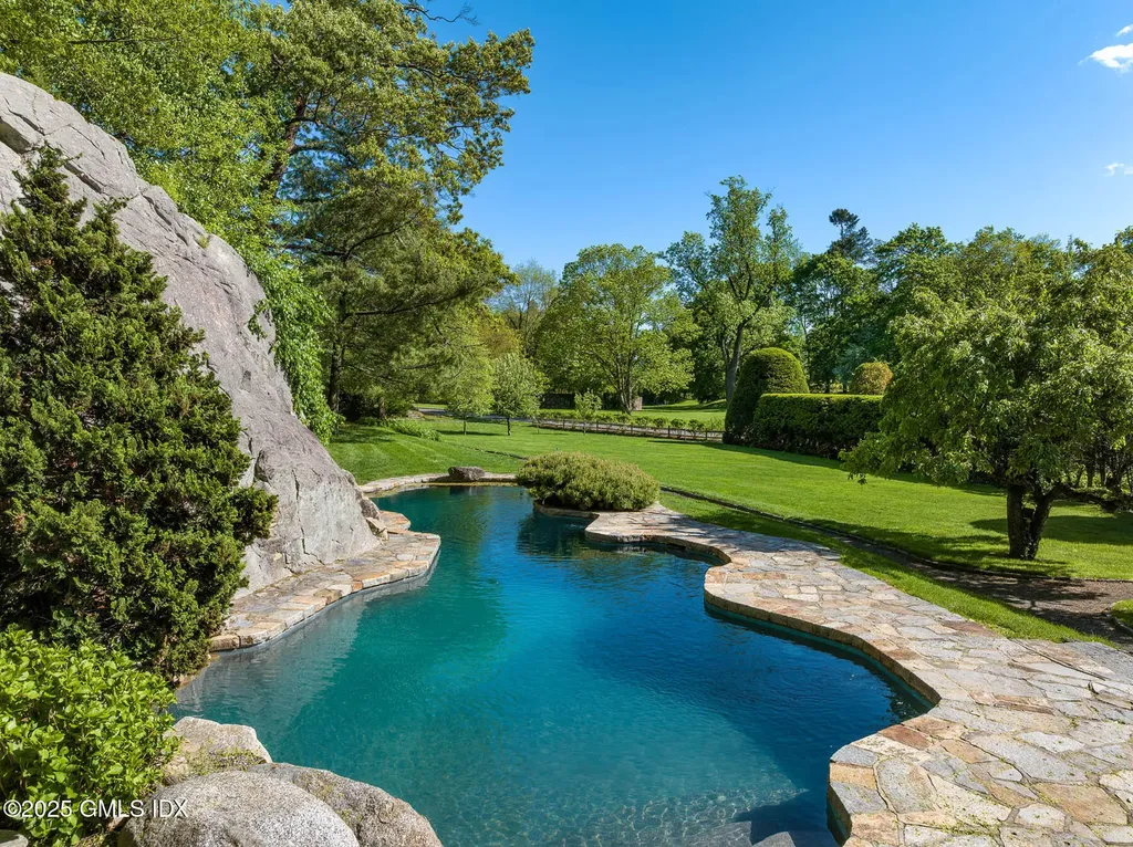 33 Meadow Wood Drive Greenwich CT 06830