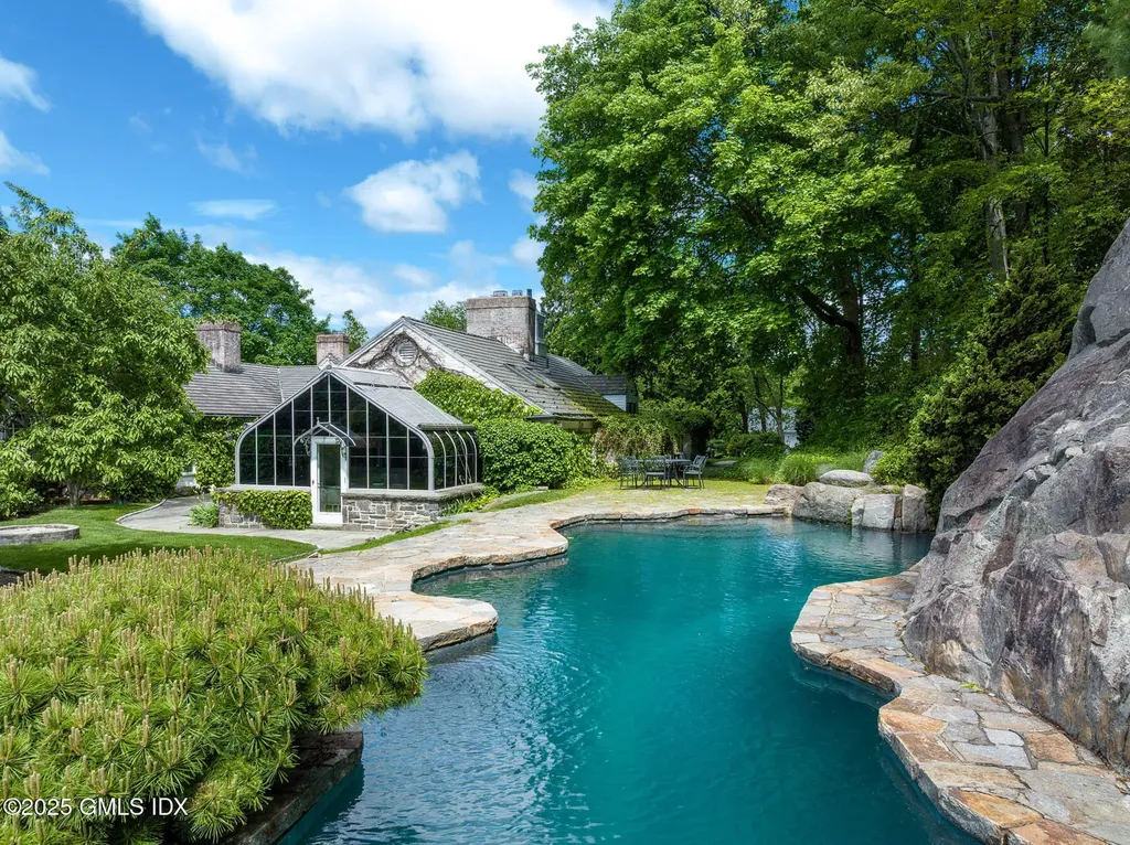 33 Meadow Wood Drive Greenwich CT 06830