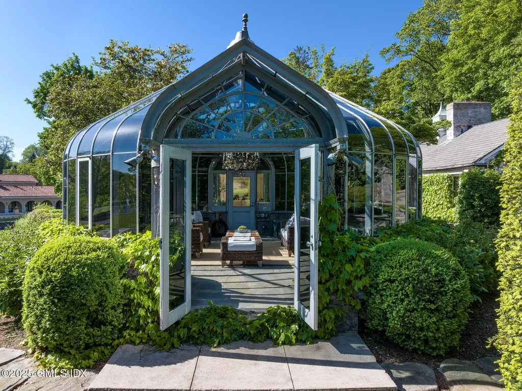 33 Meadow Wood Drive Greenwich CT 06830