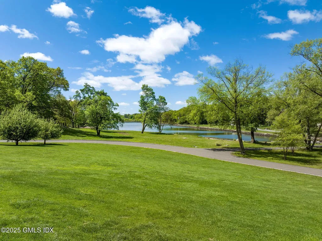 33 Meadow Wood Drive Greenwich CT 06830