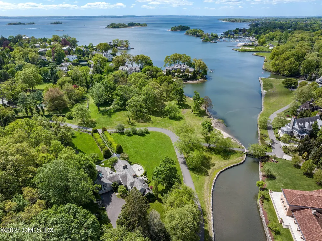 33 Meadow Wood Drive Greenwich CT 06830
