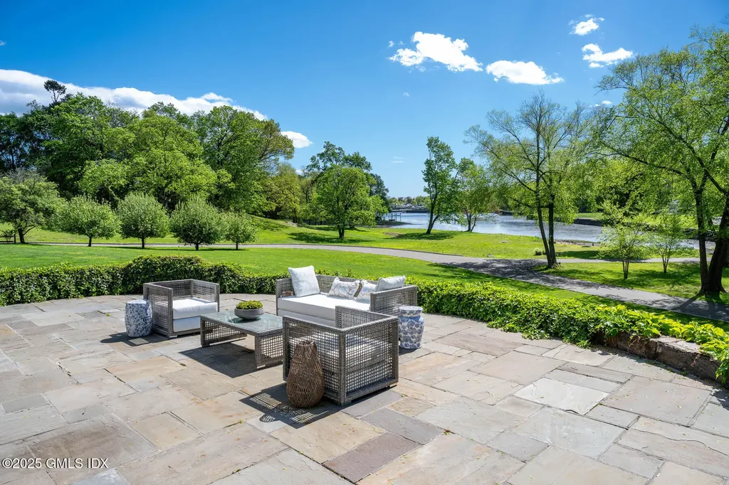 33 Meadow Wood Drive Greenwich CT 06830