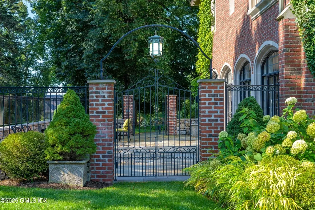 544 Oenoke Ridge New Canaan CT 06840