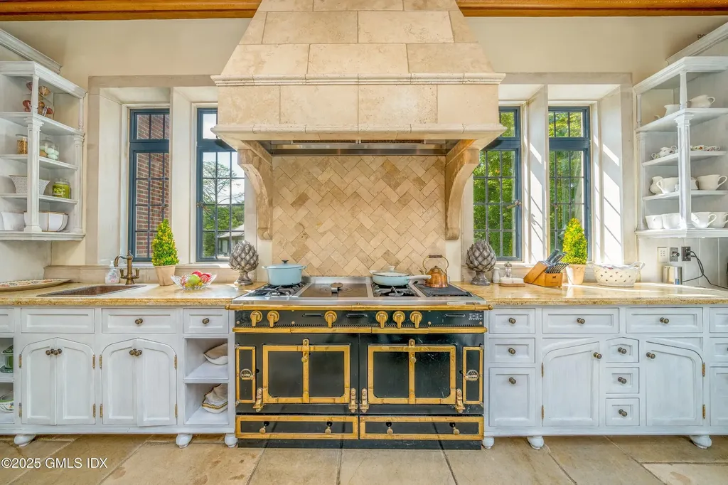 544 Oenoke Ridge New Canaan CT 06840