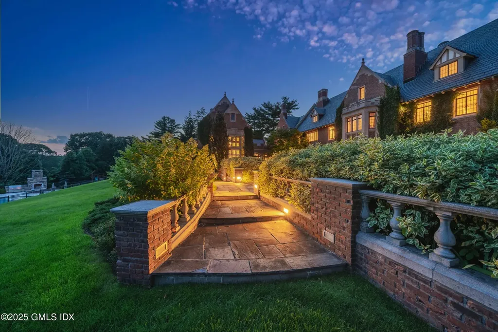 544 Oenoke Ridge New Canaan CT 06840