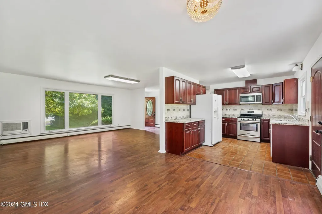 25 Mary Lane Riverside CT 06878