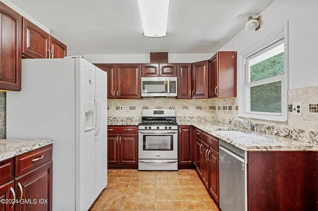 25 Mary Lane Riverside CT 06878