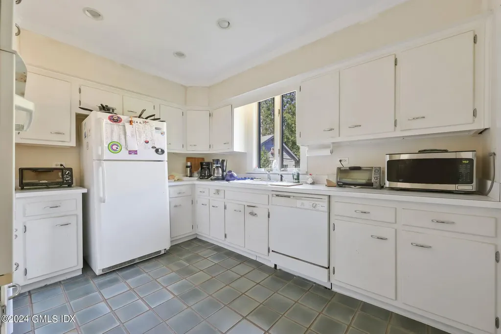 7 Tait Road Old Greenwich CT 06870