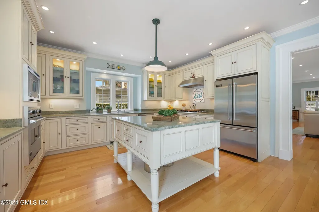 7 Heusted Drive Old Greenwich CT 06870