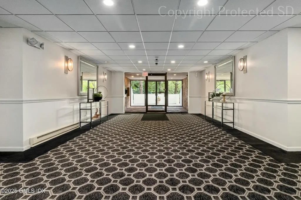 1535 E Putnam Avenue Old Greenwich CT 06870