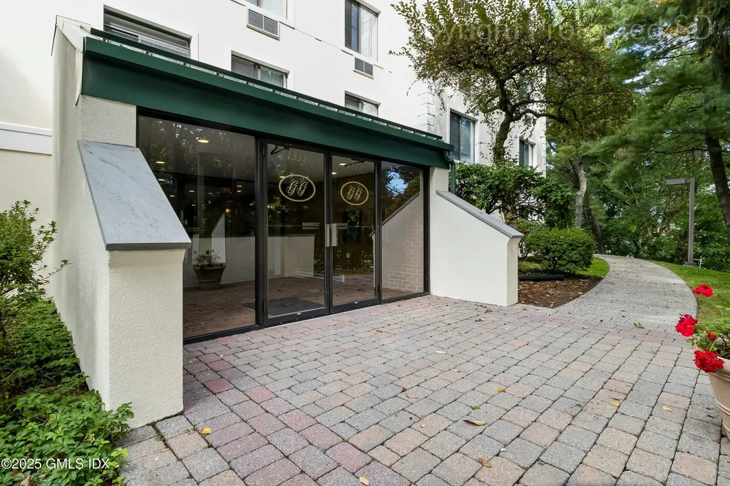 1535 E Putnam Avenue Old Greenwich CT 06870