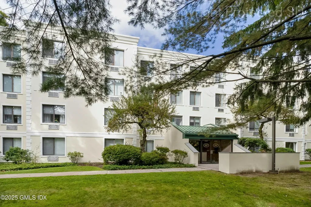 1535 E Putnam Avenue Old Greenwich CT 06870