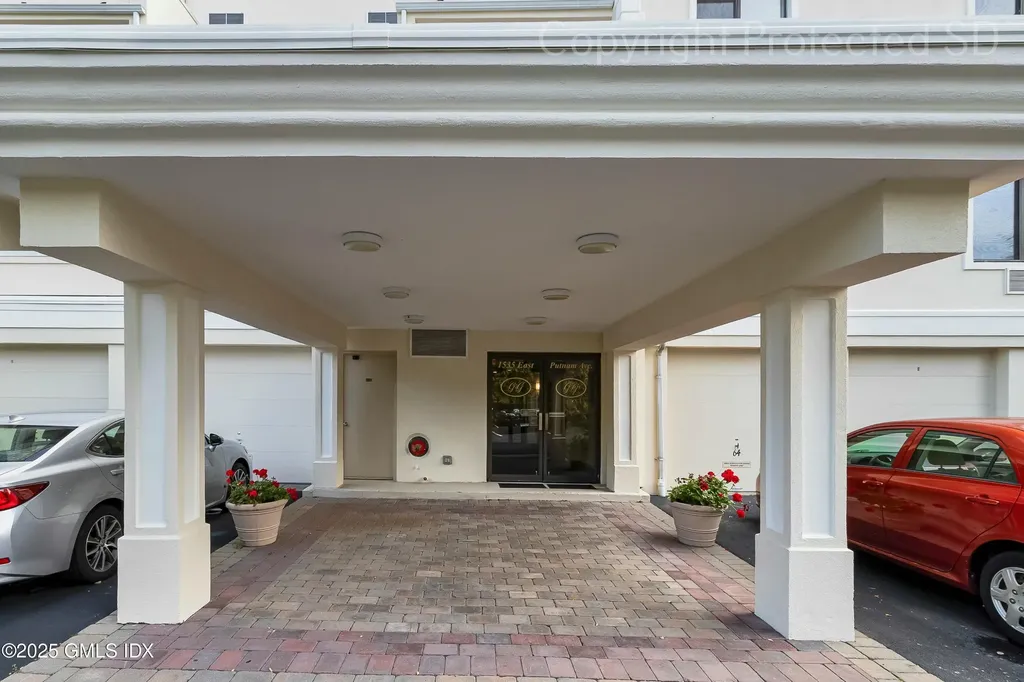 1535 E Putnam Avenue Old Greenwich CT 06870