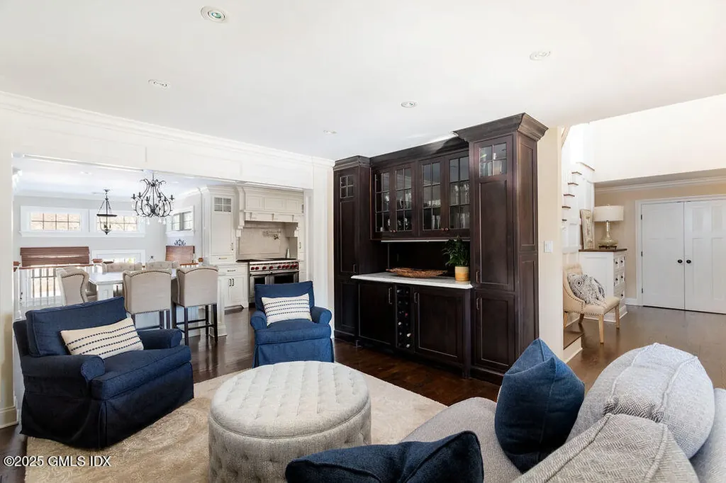 7 Robin Place Old Greenwich CT 06870