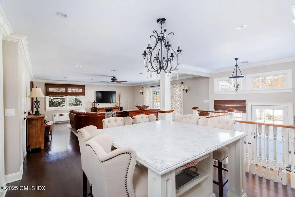 7 Robin Place Old Greenwich CT 06870