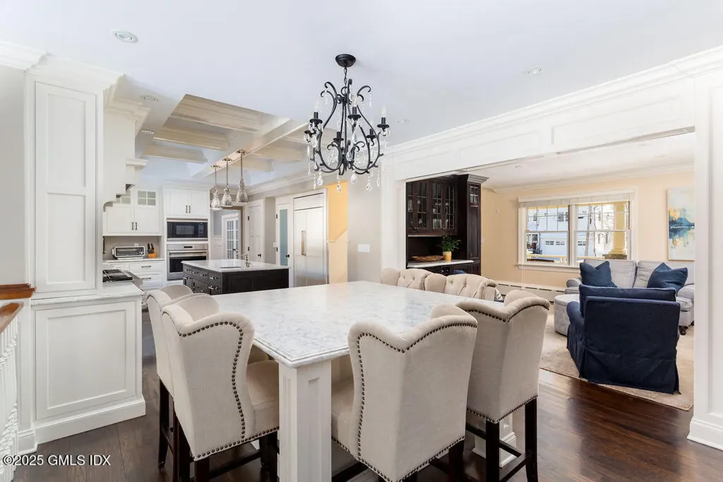 7 Robin Place Old Greenwich CT 06870